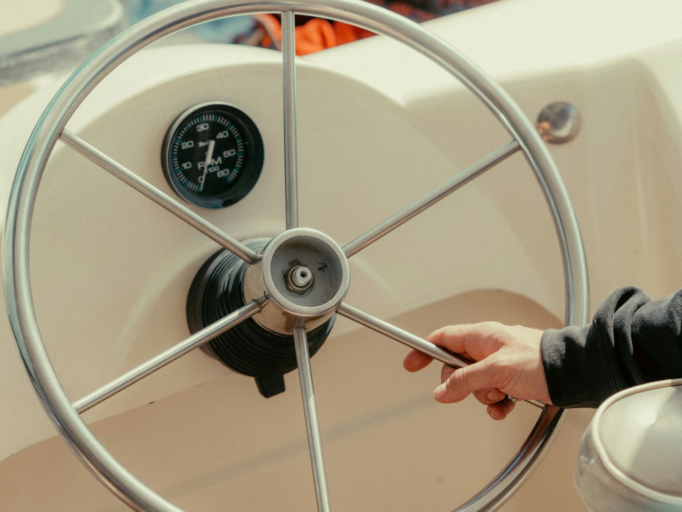 ENGINEER TALKS Ep.13: Marine Steering Wheel Materiály: 316 Nerez, PU pěna a kůže Porovnání